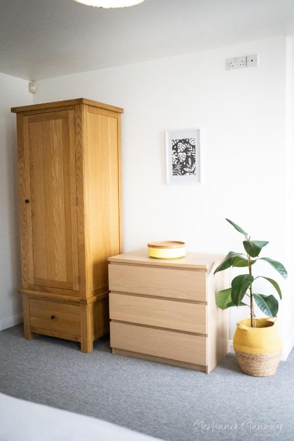 The Lookout, Modern Home From Home, Sleeps 5, With Private Parking & Outside Terrace St. Ives Exterior photo