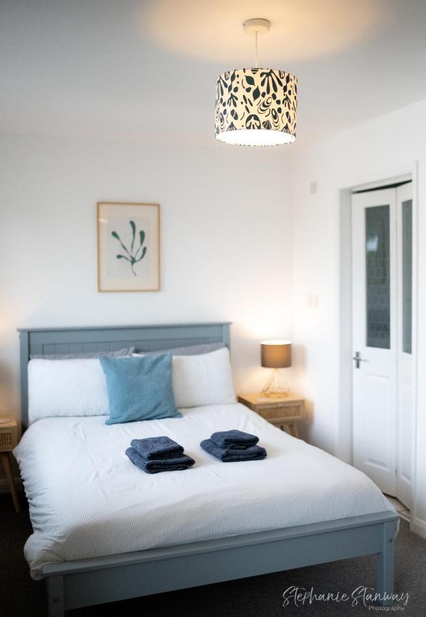 The Lookout, Modern Home From Home, Sleeps 5, With Private Parking & Outside Terrace St. Ives Exterior photo
